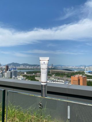 산수시 일루미네이팅 펄 영양 다크서클 스틱 아이 크림 케어 15ml — 5점을 준 리뷰어가 2021년 6월 올린 사용 사진