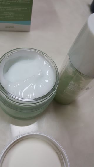 김정문알로에 큐어 큐어 알로에 리프레쉬 젤리 세럼, 큐어 알로에 하이드로 젤리 크림 — 5점을 준 리뷰어가 2021년 2월 올린 사용 사진