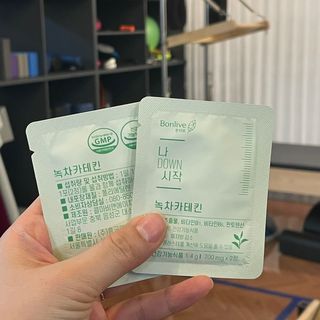 12월 15일 출시, 건강기능식품 브랜드 본리브 나 다운 시작 제품 3종 — 5점을 준 리뷰어가 2021년 2월 올린 사용 사진