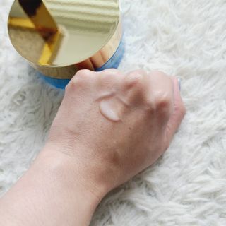 비엠비코 퀸79 노블 골드 아쿠아 크림 — 5점을 준 리뷰어가 2021년 5월 올린 사용 사진