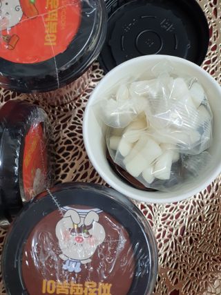 유비쿡 컵떡볶이 매운컵떡볶이2개/ 짜장컵떡볶이 2개  총 4개세트 — 5점을 준 리뷰어가 2021년 3월 올린 사용 사진