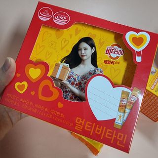 광동생활건강 [제니에디션] 비타500데일리스틱 gift set 60포+제니굿즈 3종+쇼핑백 — 5점을 준 리뷰어가 2021년 11월 올린 사용 사진