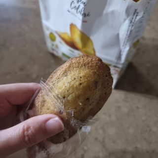 [메종콜리브리] 프랑스 마들렌 메종콜리브리 피스타치오 마들렌 2팩 — 5점을 준 리뷰어가 2021년 11월 올린 사용 사진