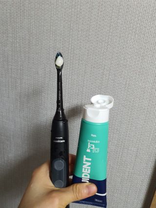 리퀴덴트 오랄케어 온가족용 리퀴덴트 더더 오랄케어 무불소 치약 + 임상시험완료 이중 미세 엠보싱 칫솔 올데이세트 — 5점을 준 리뷰어가 2021년 1월 올린 사용 사진