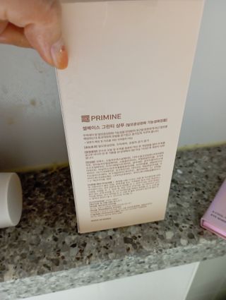 프리마인 더이상 뻣뻣하고 효과없는 탈모샴푸는 NO. 근본부터 케어하는 셀베이스 그린티샴푸(500ml) — 5점을 준 리뷰어가 2023년 5월 올린 사용 사진