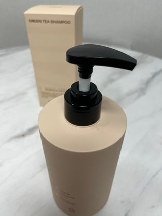 프리마인 더이상 뻣뻣하고 효과없는 탈모샴푸는 NO. 근본부터 케어하는 셀베이스 그린티샴푸(500ml) — 3점을 준 리뷰어가 2023년 1월 올린 사용 사진