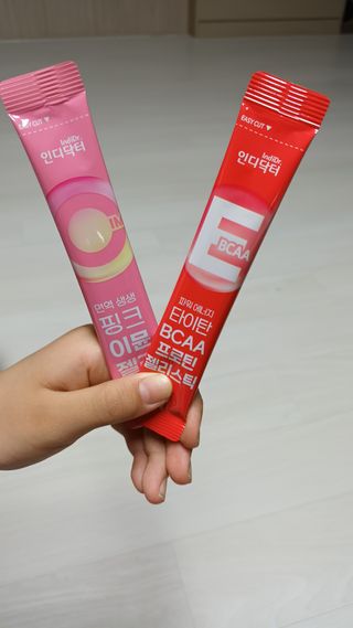 인디닥터 면역 생생 핑크 이뮨 젤리 + 타이탄 BCAA 프로틴 젤리스틱 — 4.5점을 준 리뷰어가 2022년 5월 올린 사용 사진