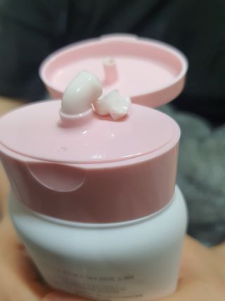위시스 프리미엄 글루타치온  화이트닝 바디로션 — 3점을 준 리뷰어가 2023년 1월 올린 사용 사진