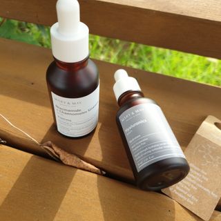 마리엔메이 히알루로닉스 세럼 ,나이아신아마이드 모과 세럼, 마린콜라겐 세럼, 청귤 흰목이버섯 추출물 세럼 — 5점을 준 리뷰어가 2021년 10월 올린 사용 사진