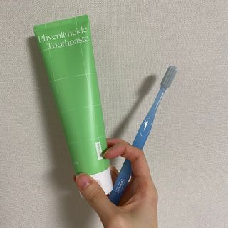 방방곳곳 편림치드 치약 + 탄모칫솔1p — 4.5점을 준 리뷰어가 2022년 3월 올린 사용 사진