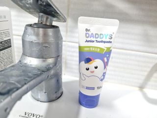 닥터데디스 안심불소 튼튼치약(청포도, 민트 중 택 1) 60g + 여행용 미니 치약 15g — 5점을 준 리뷰어가 2022년 7월 올린 사용 사진