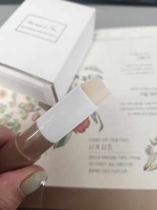 더사가오브수 [사가수] 효혜윤 보태니컬 에너지 에센스인로션 20ml /아이포올 스틱 3g — 5점을 준 리뷰어가 2023년 2월 올린 사용 사진