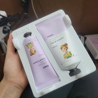 파시 FASCY 高保湿ハンドクリーム40ml+80ml セット — 4.5점을 준 리뷰어가 2021년 5월 올린 사용 사진