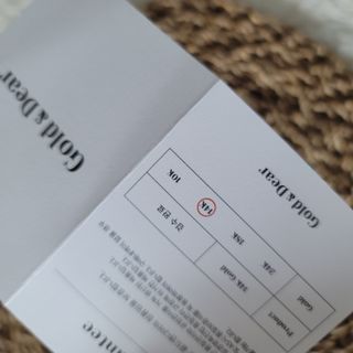 [골드앤디어]14k 미니 스틱 바 귀걸이_3color — 4점을 준 리뷰어가 2021년 6월 올린 사용 사진