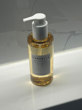 스킨1004 [SKIN1004] 마다가스카르 센텔라 라이트 클렌징 오일 200ml — 5점을 준 리뷰어가 2024년 8월 올린 사용 사진