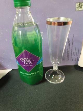 몽베스트 Montbest with Sparkling water Plain 20병 — 5점을 준 리뷰어가 2021년 11월 올린 사용 사진