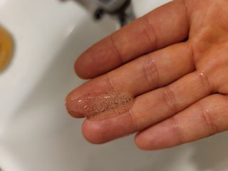 벨먼 내추럴스파 수분광채 스크럽 바디워시 600ml 5종 — 5점을 준 리뷰어가 2022년 5월 올린 사용 사진