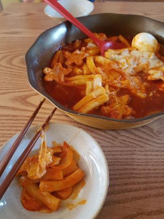 빨간키트 떡볶이 밀키트 2~3인분 매운맛 국물 떡볶이 만들기 쉬운 황금 레시피 분말 소스로 간편한 요리 — 5점을 준 리뷰어가 2021년 10월 올린 사용 사진