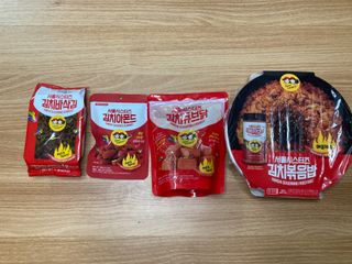 [서울시스터즈] CU 김치 4총사 세트-김치볶음밥, 김치큐브닭, 김치바삭김, 김치아몬드 — 4점을 준 리뷰어가 2021년 10월 올린 사용 사진