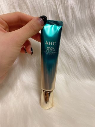 [NEW 탄력유턴 아이크림] AHC 유스 래스팅 리얼 아이크림 포 페이스 — 5점을 준 리뷰어가 2021년 2월 올린 사용 사진