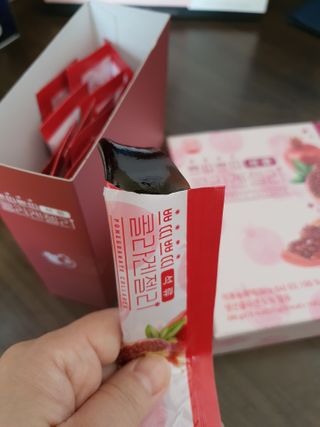 헬스업_쁘띠쁘띠석류콜라겐젤리_20g x 14포 — 4점을 준 리뷰어가 2021년 1월 올린 사용 사진