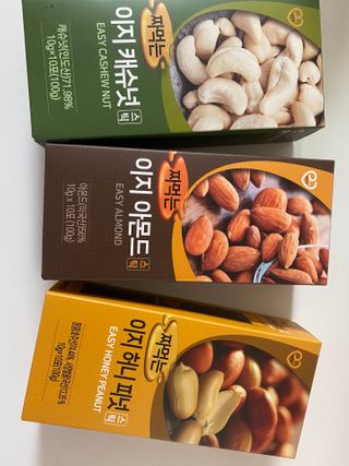 짜먹는 이지견과 짜먹는 이지아몬드, 짜먹는 이지허니피넛, 짜먹는 이지캐슈넛 각 10g X  10포 — 3점을 준 리뷰어가 2021년 2월 올린 사용 사진