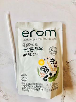 이롬 황성주 박사의 국산콩 두유 검은콩과 17곡 프리미엄 — 5점을 준 리뷰어가 2021년 5월 올린 사용 사진