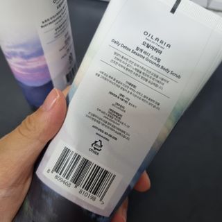 오일아리아 뉴트리 모이스처라이징 세사미 씨드 오일로션 & 데일리 디톡스 세사미 그라운즈 바디스크럽 — 5점을 준 리뷰어가 2023년 9월 올린 사용 사진