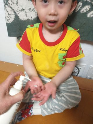 [위켄더스] 끈적임 없이 수분감을 채워주는 핸드& 바디로션 1종 랜덤발송 — 5점을 준 리뷰어가 2022년 5월 올린 사용 사진