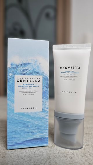 [스킨1004] 마다가스카르 센텔라 히알루-시카 워터핏 선세럼 50ml — 5점을 준 리뷰어가 2024년 5월 올린 사용 사진