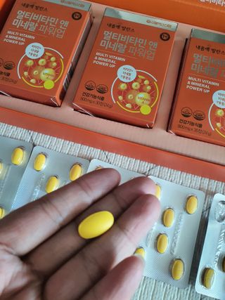 서울약사신협_내몸애발란스멀티비타민앤미네랄파워업_800mg x 90정 — 5점을 준 리뷰어가 2021년 5월 올린 사용 사진