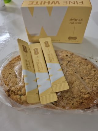 디오르 파인화이트 & 버닝레드 — 5점을 준 리뷰어가 2022년 1월 올린 사용 사진