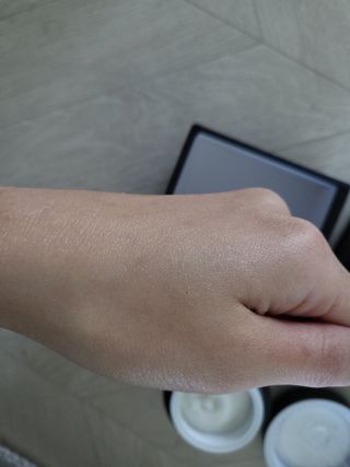 오투에니원 갈락토미세스 비타민 C 프리미엄 블랙스완 크림 50g — 5점을 준 리뷰어가 2023년 2월 올린 사용 사진