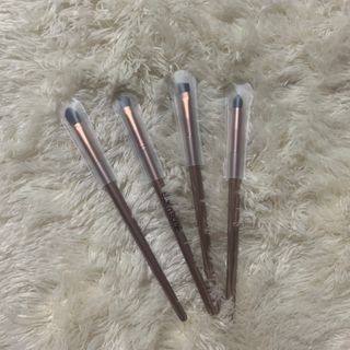 툴앤썸 로즈골드 에디션 아이 메이크업 브러쉬 4종+툴앤썸 어썸 블랙 멜로우 블렌딩 스펀지 — 5점을 준 리뷰어가 2021년 2월 올린 사용 사진