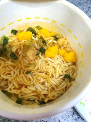 NISSIN 닛신 컵누들  4종 - 씨푸드오리지날, 씨푸드 스파이시, 씨푸드 커리, 씨푸드 XO소스 — 5점을 준 리뷰어가 2022년 2월 올린 사용 사진
