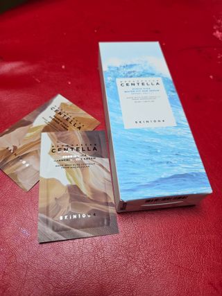 [스킨1004] 마다가스카르 센텔라 히알루-시카 워터핏 선세럼 50ml — 5점을 준 리뷰어가 2024년 5월 올린 사용 사진