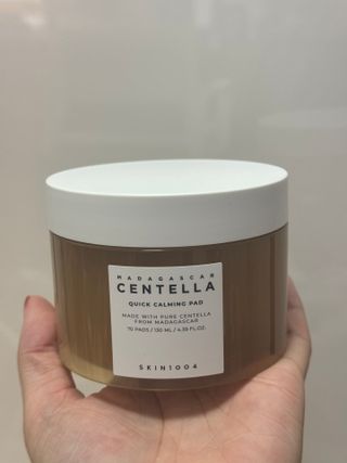 스킨1004 [SKIN1004] 마다가스카르 센텔라 퀵 카밍 패드 70매 130ml — 5점을 준 리뷰어가 2024년 9월 올린 사용 사진