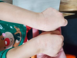 mom e 맘이 내추럴 베이비 케어 크림+바디오일 — 5점을 준 리뷰어가 2021년 1월 올린 사용 사진