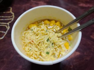 NISSIN 닛신 컵누들  4종 - 씨푸드오리지날, 씨푸드 스파이시, 씨푸드 커리, 씨푸드 XO소스 — 5점을 준 리뷰어가 2023년 1월 올린 사용 사진