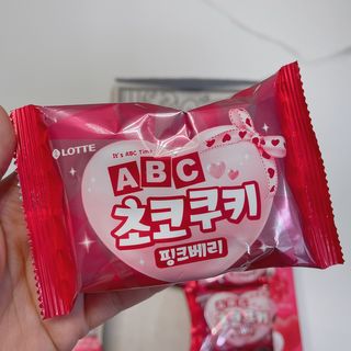 롯데제과 ABC초코쿠키 핑크베리 — 5점을 준 리뷰어가 2021년 2월 올린 사용 사진