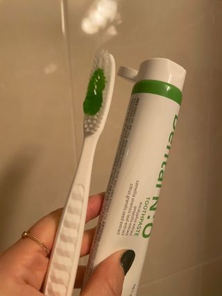 프리마인 유해균 뿐만 아니라 유익균까지 씻어내는 치약은 그만, 건강한 구강환경을 만드는 덴탈엔오 — 5점을 준 리뷰어가 2022년 12월 올린 사용 사진