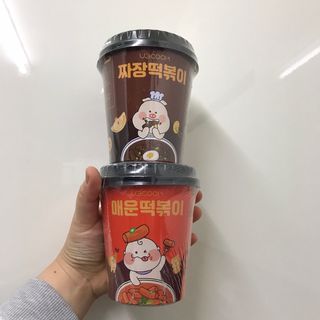 유비쿡 컵떡볶이 매운컵떡볶이2개/ 짜장컵떡볶이 2개  총 4개세트 — 4점을 준 리뷰어가 2021년 2월 올린 사용 사진