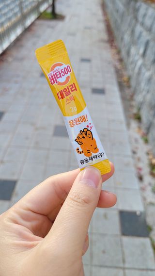 광동생활건강 [광동] 비타500데일리스틱 수능 패키지 (70+굿즈) 뚱랑이 수능엽서+쇼핑백 — 5점을 준 리뷰어가 2022년 11월 올린 사용 사진