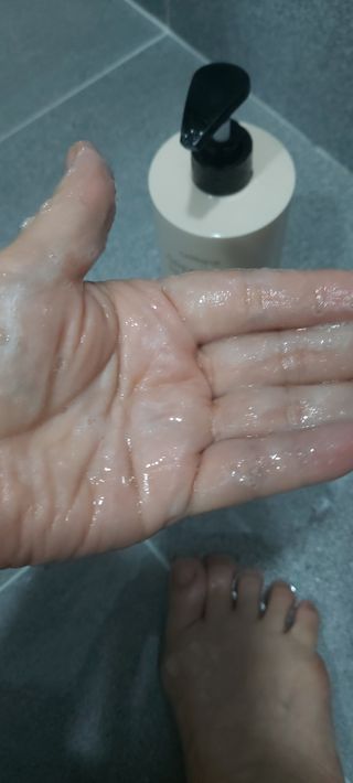 프리마인 더이상 뻣뻣하고 효과없는 탈모샴푸는 NO. 근본부터 케어하는 셀베이스 그린티샴푸(500ml) — 4점을 준 리뷰어가 2023년 4월 올린 사용 사진