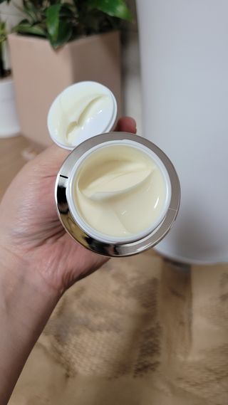 소담스퀘어 상암 라디셀 인텐시브 큐어 크림 50ml — 3.5점을 준 리뷰어가 2022년 11월 올린 사용 사진