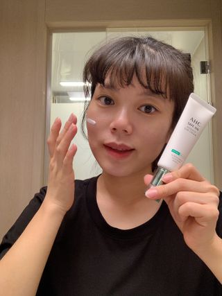 [AHC] 세이프온 에센스 선크림 올리브영 스페셜 증정 기획세트 — 5점을 준 리뷰어가 2022년 6월 올린 사용 사진