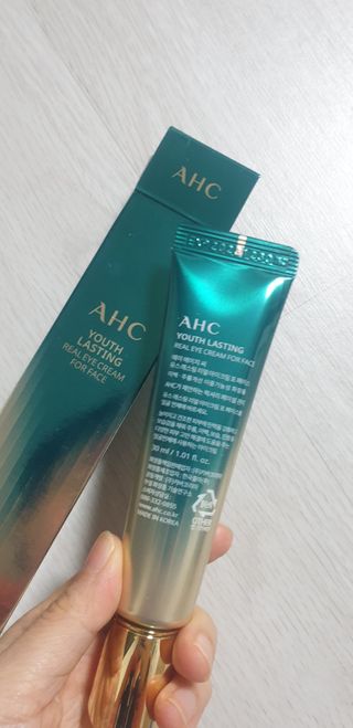 [NEW 탄력유턴 아이크림] AHC 유스 래스팅 리얼 아이크림 포 페이스 — 5점을 준 리뷰어가 2021년 2월 올린 사용 사진