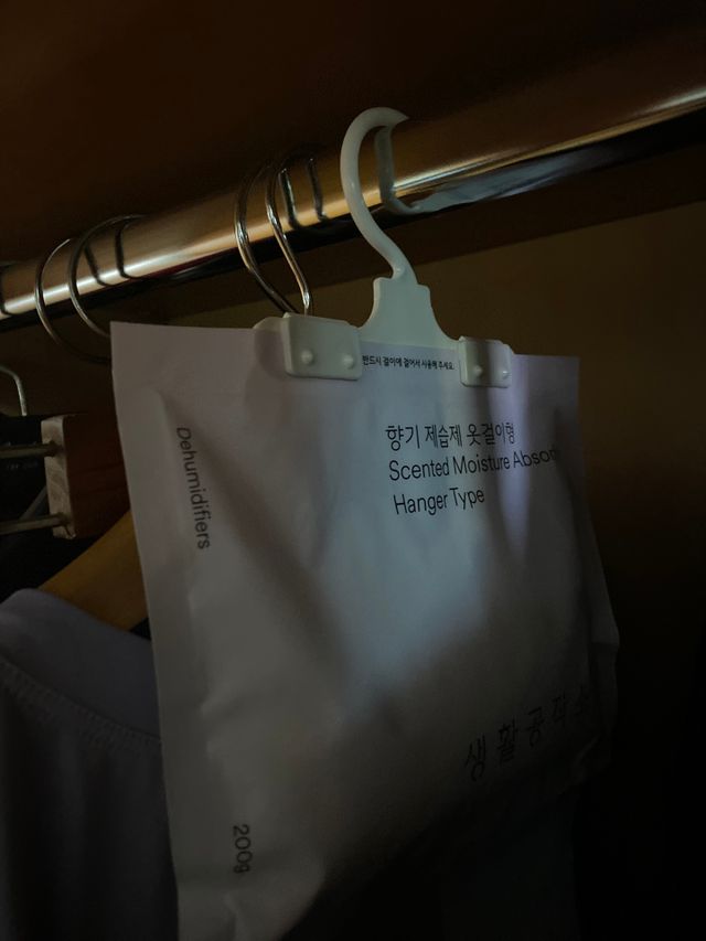 [쿠팡 / 생활공작소] 향기 제습제 옷걸이형 화이트머스크향 리뷰 사진