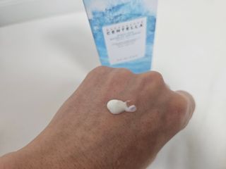 MF[스킨1004] 마다가스카르 센텔라 히알루-시카 워터핏 선세럼 50ml — 5점을 준 리뷰어가 2024년 5월 올린 사용 사진