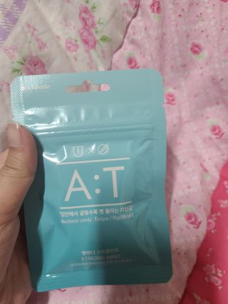 입 냄새 완화에 도움을 주는 에티켓 캔디 앳캔디 스트롱민트 — 4점을 준 리뷰어가 2021년 2월 올린 사용 사진